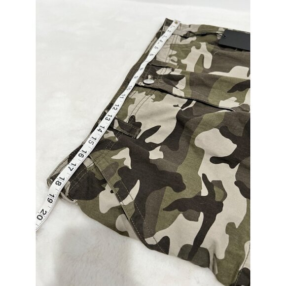 New TRUE RELIGION Size 33 Horseshoe Cargo Shorts with Pockets Dusty Camo - Picture 4 of 12